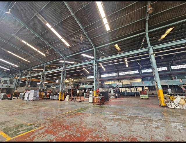 9,058M² WAREHOUSE FOR SALE IN TUNNEY